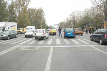 Două femei au fost lovite pe trecerea de pietoni